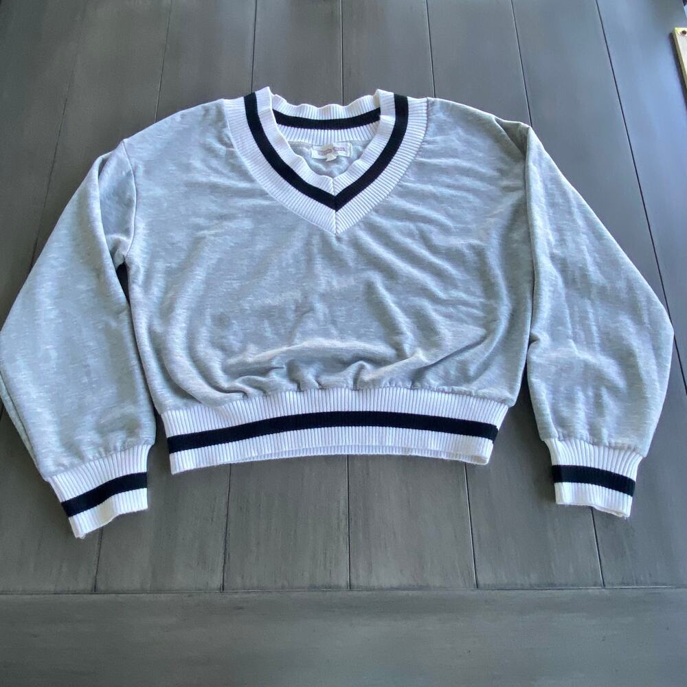 Hippie Rose Varsity V‑Neck Crop Pullover • Large • Gray • Bold Black Trim
